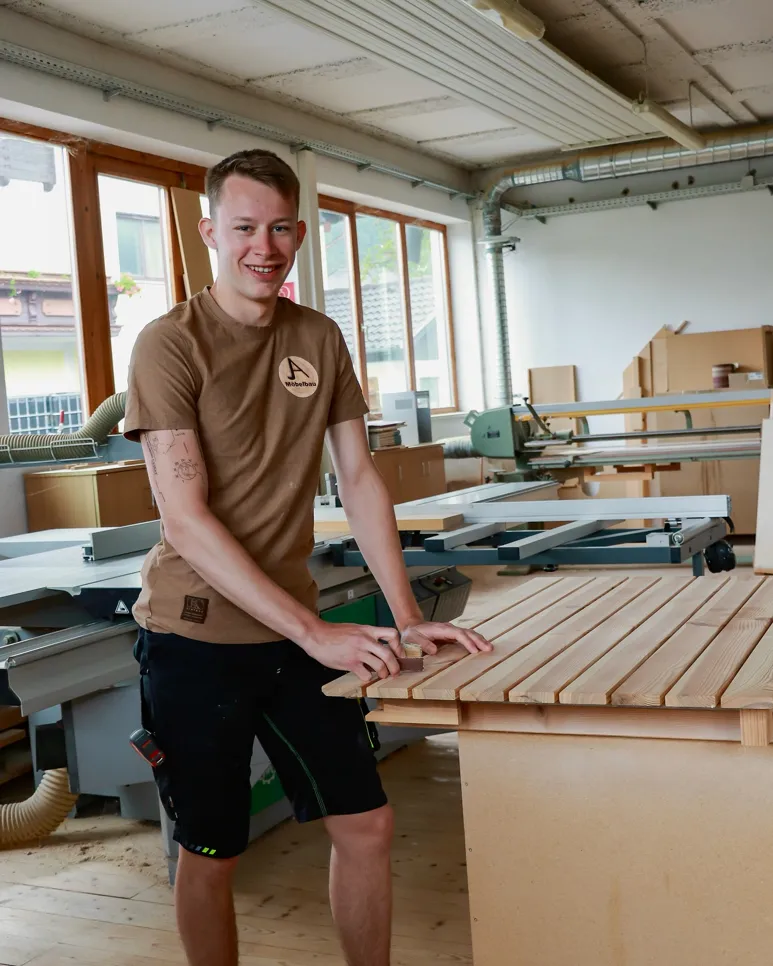 Ja möbelbau - julian allmer - arbeit1 JA Möbelbau - Julian Allmer, Tischler, Möbel, Möbel nach Maß, Küchen, Inenausbauten, Innenausrichtung, Geschäftseinrichtung Erfolg Efolgsgeschichte Zusammenarbeit Erfahrung Erfahrungen Rezensionen Meinungen Gecheckt.at